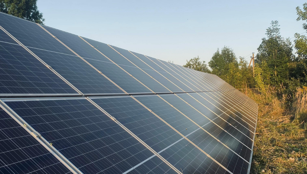 photo of solar panels in the grass for blog post Where Did Zenith Solar Go? A Guide Through the Lumio Bankruptcy Maze