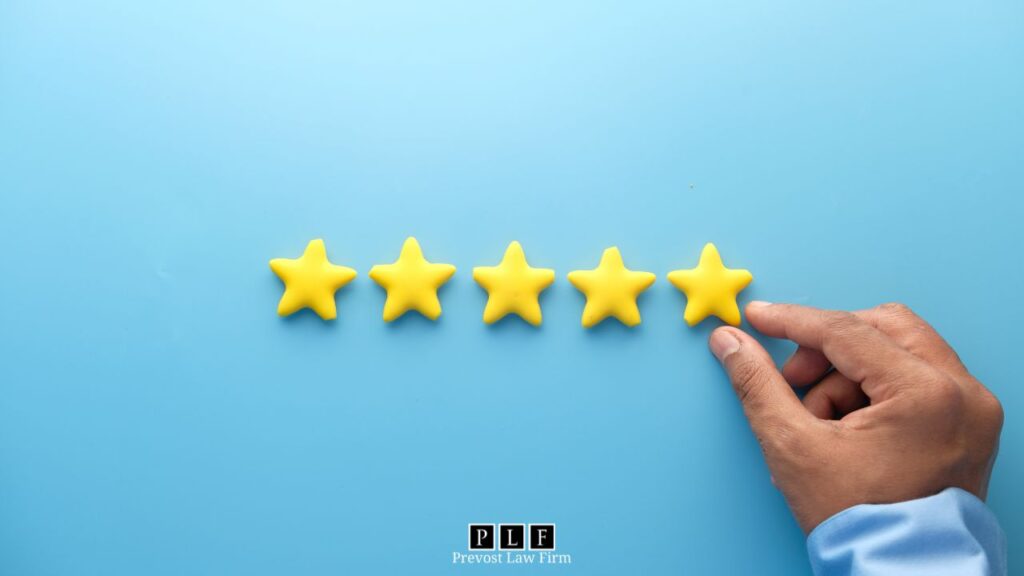 A hand lining up five stars for solar reviews
